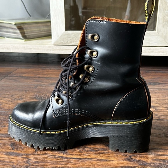 Dr.Martens, Women’s Boot - Picture 2 of 12